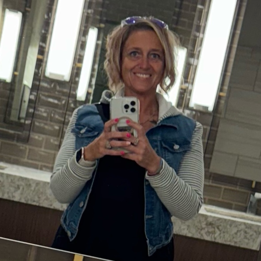 Meet your Posher, Desiree